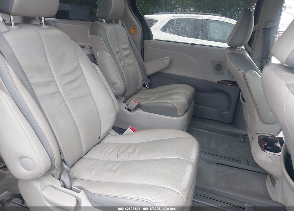2011 TOYOTA SIENNA LIMITED VIN: 5TDDK3DC5BS021668