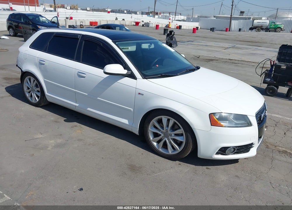 2013 AUDI A3 2.0T PREMIUM VIN: WAUBEAFMXDA009876