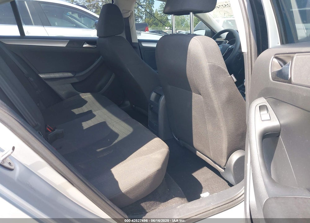 2015 VOLKSWAGEN JETTA 1.8T SE VIN: 3VWD17AJ0FM271660