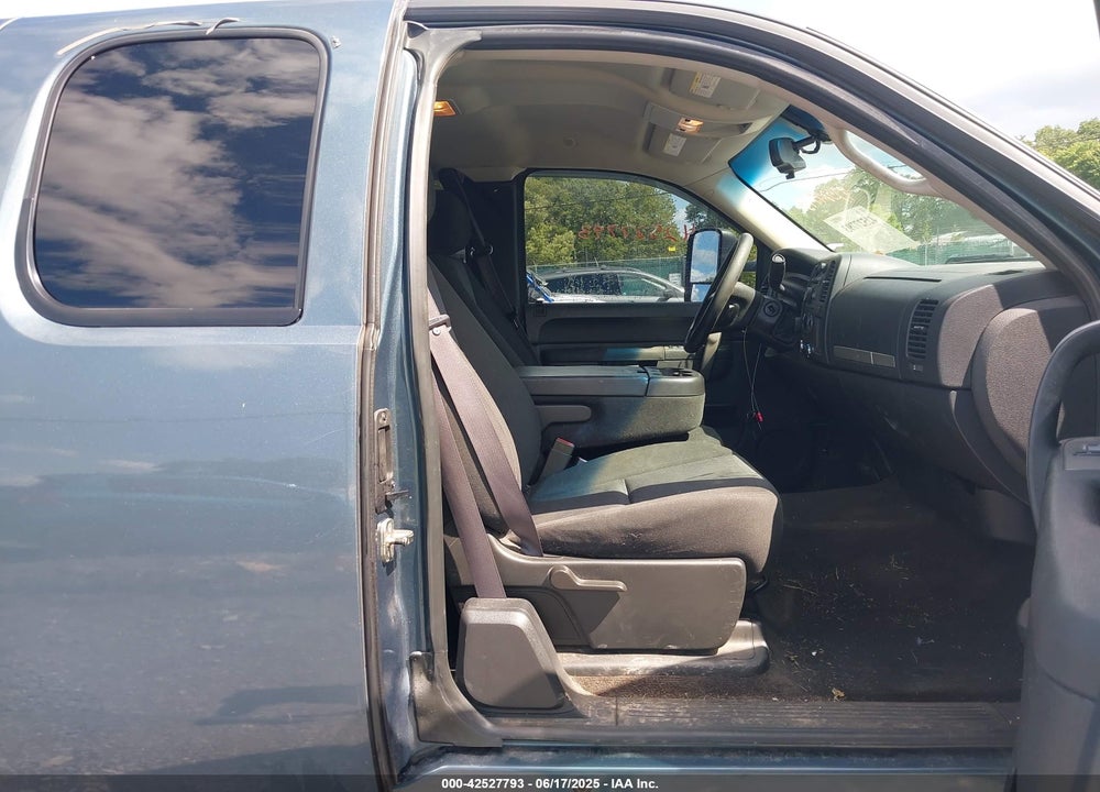 2011 CHEVROLET SILVERADO 1500 LT VIN: 1GCRKSE3XBZ281271