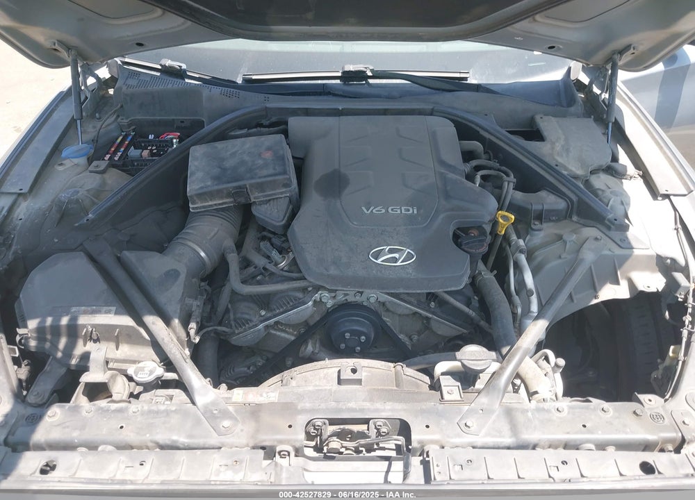 2016 HYUNDAI GENESIS VIN: KMHGN4JE6GU136794