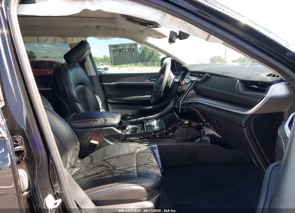 2023 JEEP GRAND CHEROKEE L VIN: 1C4RJJBG2P8811864