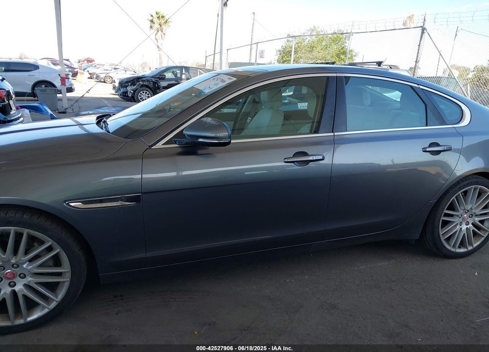 2016 JAGUAR XF 35T PRESTIGE VIN: SAJBE4BV0GCY13200
