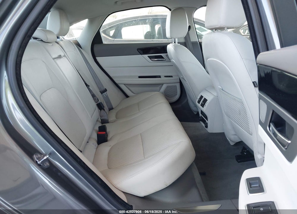 2016 JAGUAR XF 35T PRESTIGE VIN: SAJBE4BV0GCY13200