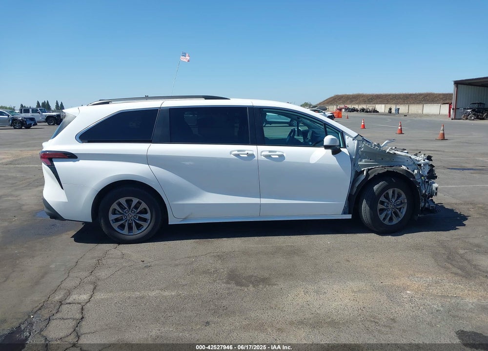 2022 TOYOTA SIENNA LE VIN: 5TDBRKEC1NS104739