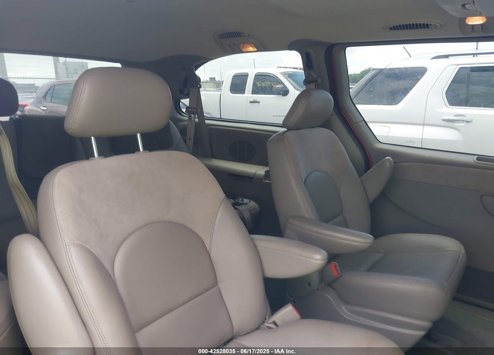 2003 CHRYSLER TOWN & COUNTRY LIMITED VIN: 2C8GT64L73R283261