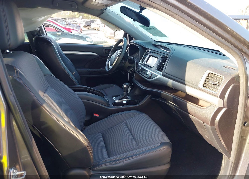2015 TOYOTA HIGHLANDER LE PLUS V6 VIN: 5TDZKRFH9FS107055