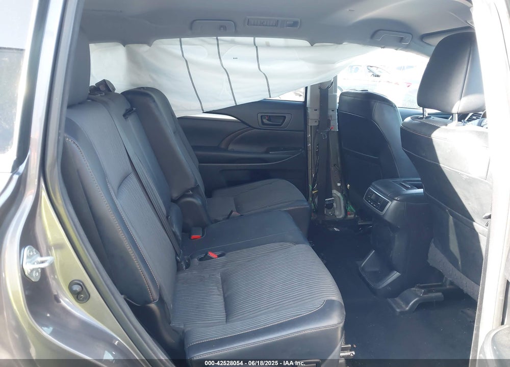 2015 TOYOTA HIGHLANDER LE PLUS V6 VIN: 5TDZKRFH9FS107055