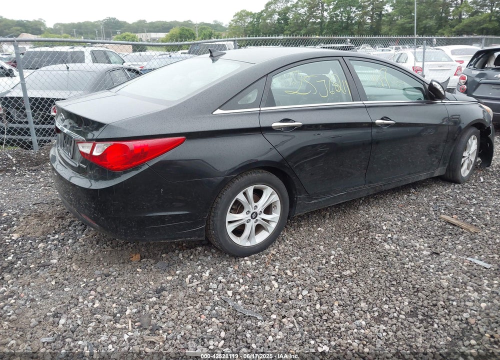 2011 HYUNDAI SONATA VIN: 5NPEC4AC2BH082123