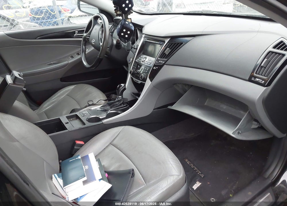 2011 HYUNDAI SONATA VIN: 5NPEC4AC2BH082123
