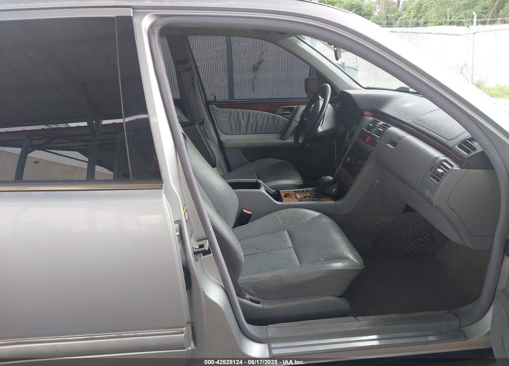 1999 MERCEDES-BENZ E 320 VIN: WDBJF65H9XA809911