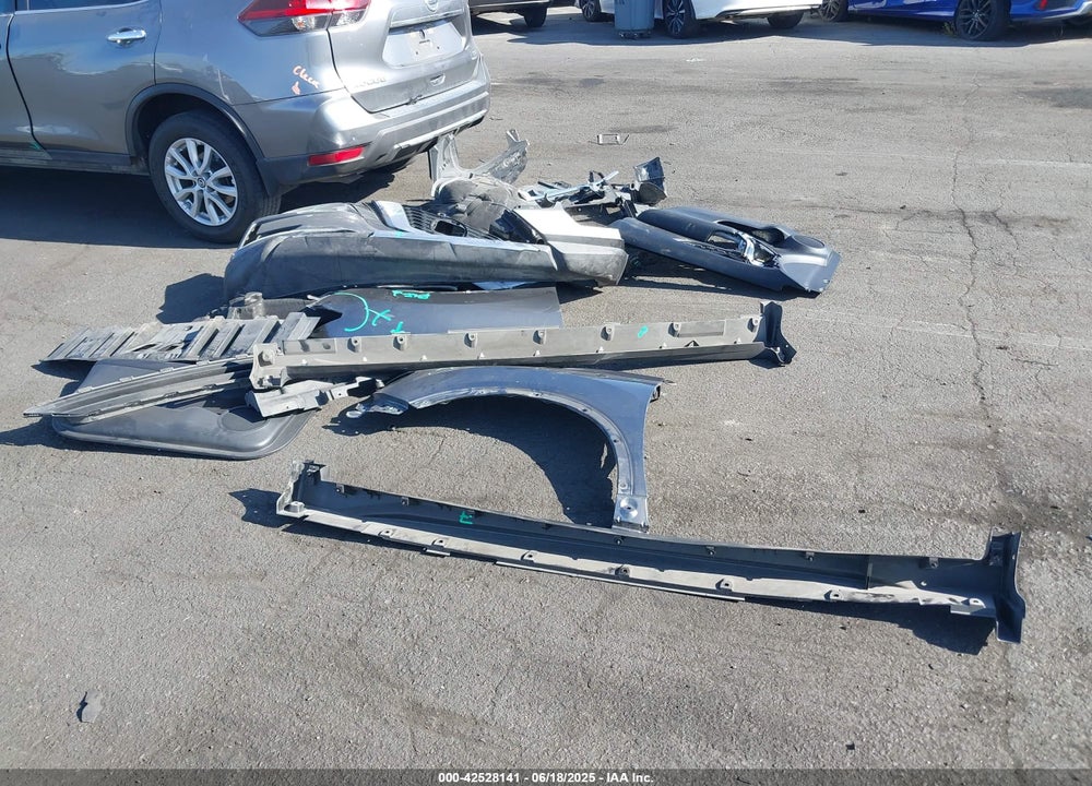2018 NISSAN ROGUE VIN: KNMAT2MT3JP526854