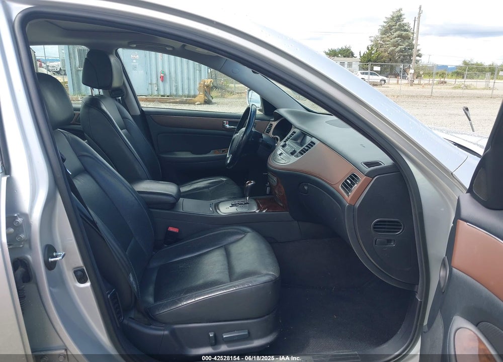 2009 HYUNDAI GENESIS 3.8 VIN: KMHGC46E29U017299