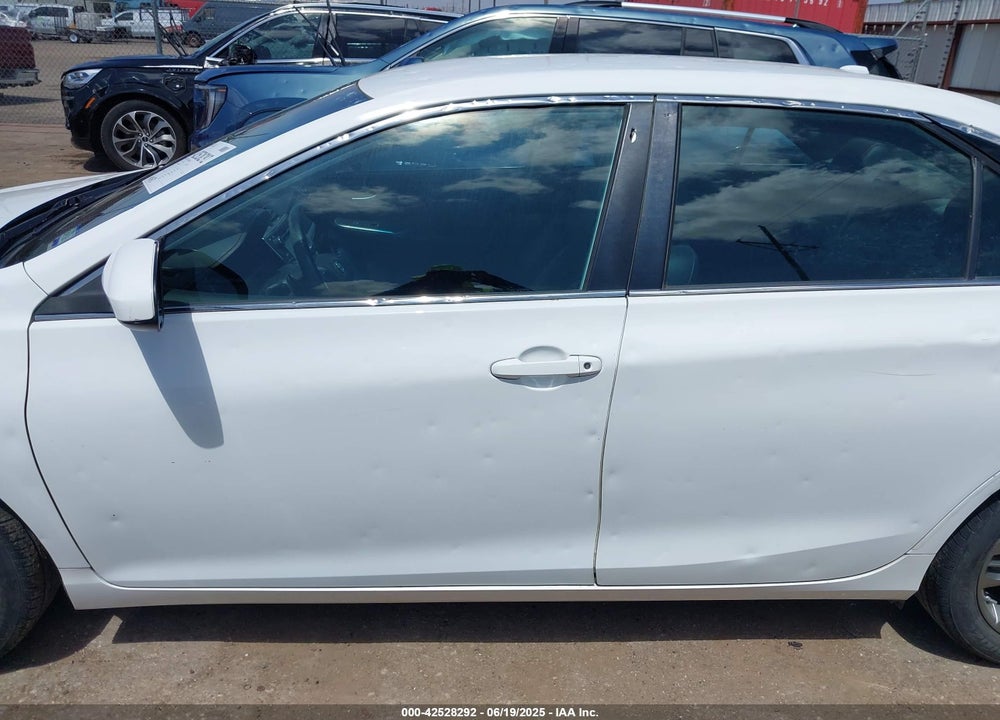 2017 TOYOTA CAMRY SE VIN: 4T1BF1FK0HU413736