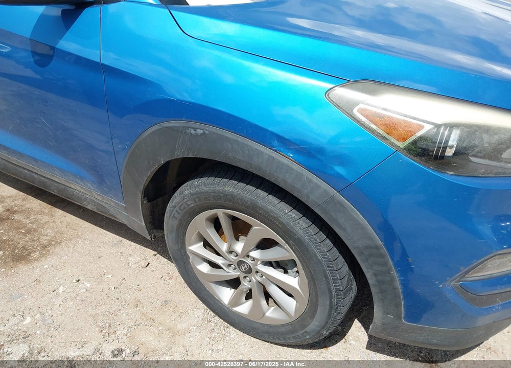 2016 HYUNDAI TUCSON VIN: KM8J33A47GU070303