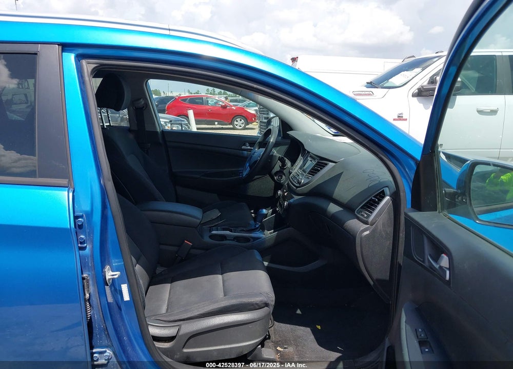 2016 HYUNDAI TUCSON VIN: KM8J33A47GU070303