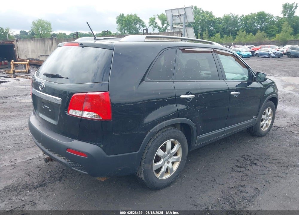 2013 KIA SORENTO LX V6 VIN: 5XYKTDA20DG420283
