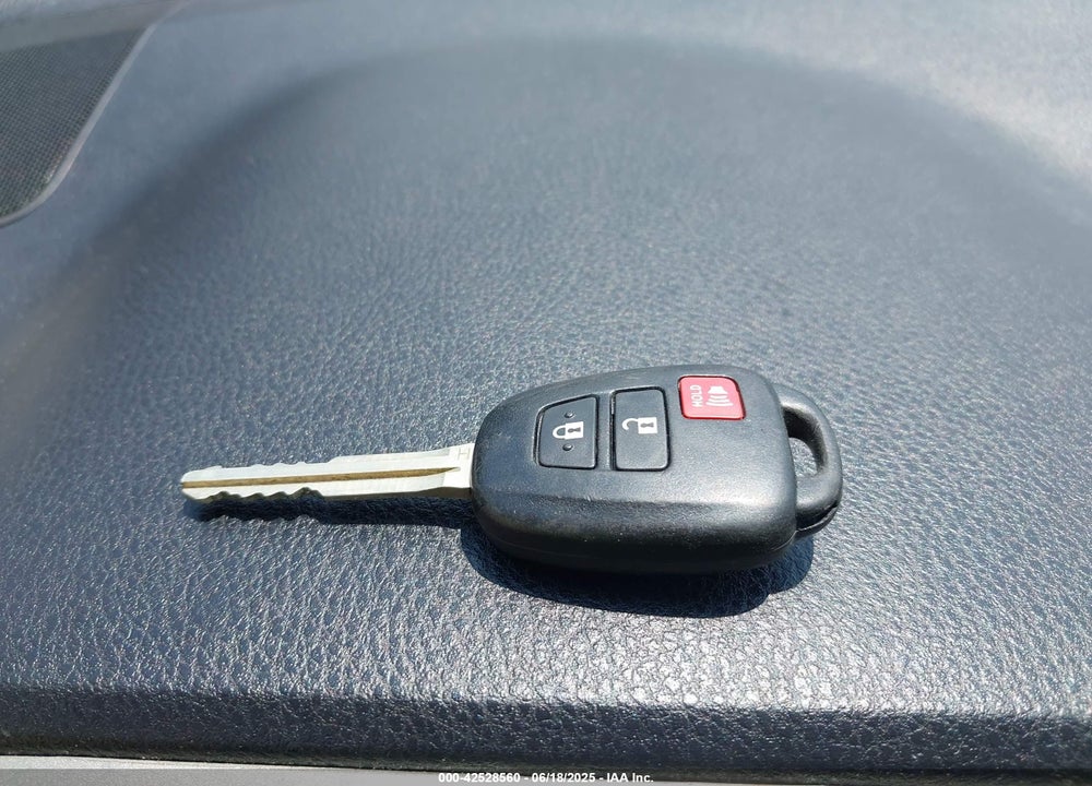 2018 TOYOTA RAV4 VIN: 2T3WFREV3JW468450