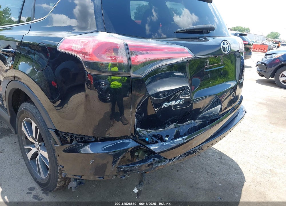 2018 TOYOTA RAV4 VIN: 2T3WFREV3JW468450