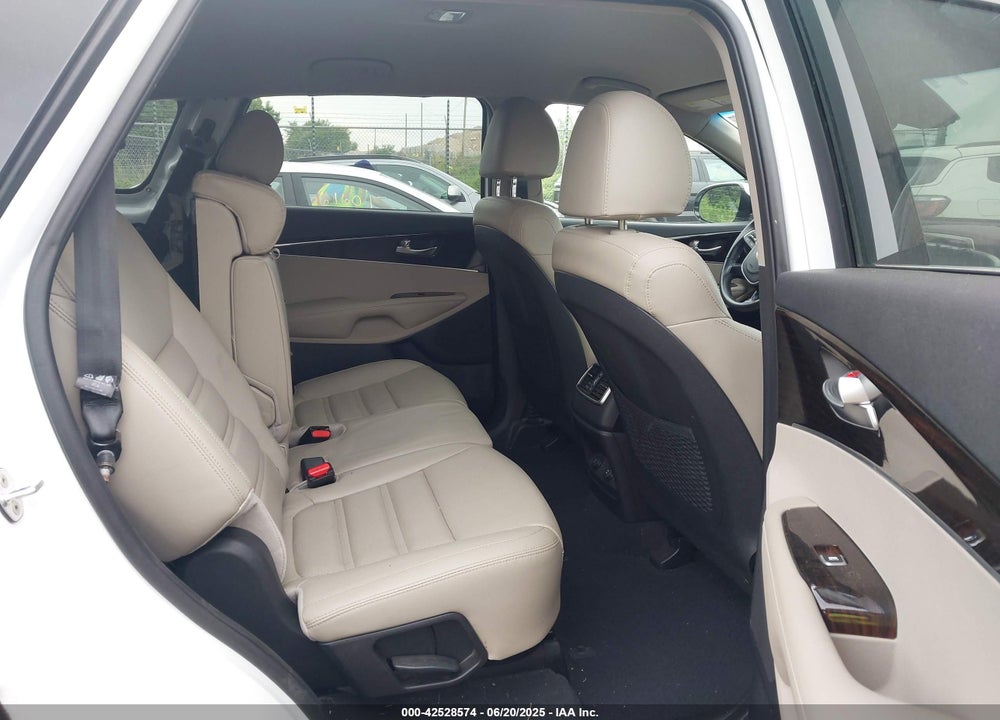 2019 KIA SORENTO VIN: 5XYPH4A56KG506938