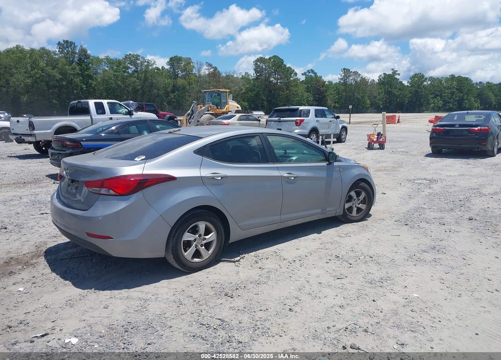 2015 HYUNDAI ELANTRA VIN: 5NPDH4AE3FH647113