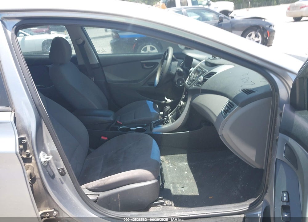 2015 HYUNDAI ELANTRA VIN: 5NPDH4AE3FH647113