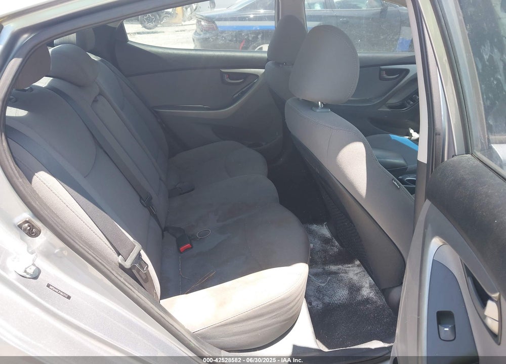 2015 HYUNDAI ELANTRA VIN: 5NPDH4AE3FH647113