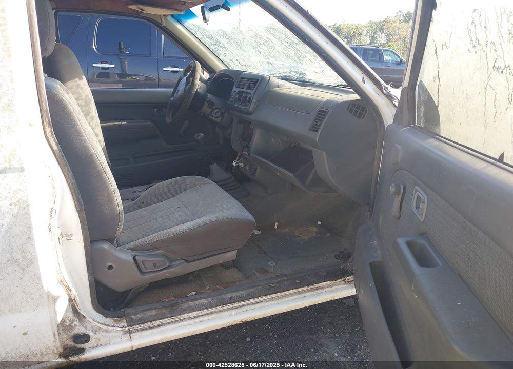2001 NISSAN FRONTIER XE VIN: 1N6DD26S51C365054