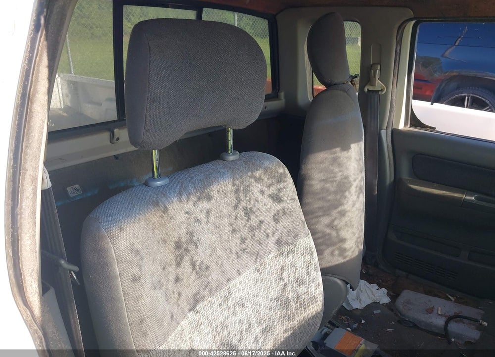 2001 NISSAN FRONTIER XE VIN: 1N6DD26S51C365054