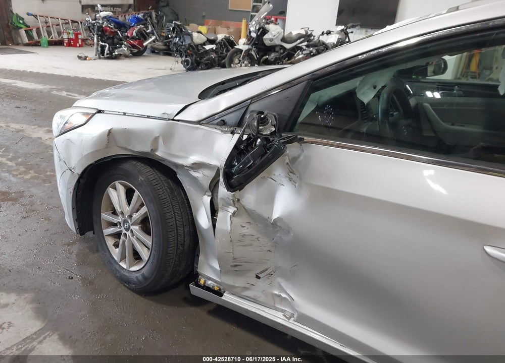 2015 HYUNDAI SONATA VIN: 5NPE24AF6FH015351