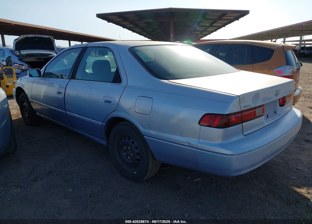 1997 TOYOTA CAMRY LE VIN: JT2BG22KXV0020738
