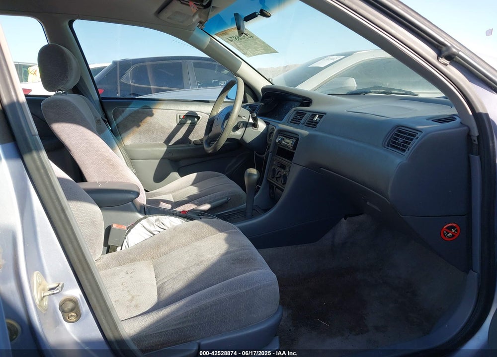 1997 TOYOTA CAMRY LE VIN: JT2BG22KXV0020738