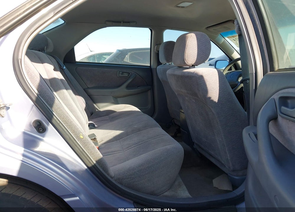 1997 TOYOTA CAMRY LE VIN: JT2BG22KXV0020738