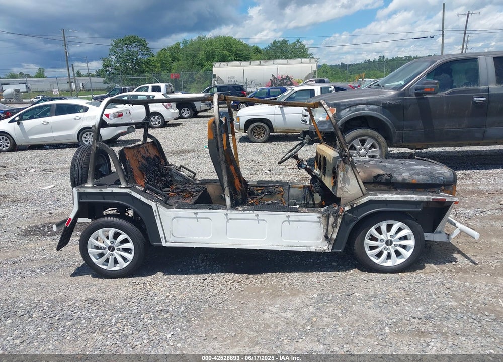 2021 MOKE JAMES BOND VIN: 5YNWAHBG7MS111531