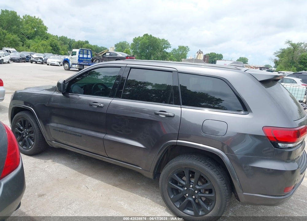 2018 JEEP GRAND CHEROKEE VIN: 1C4RJFAG0JC458849