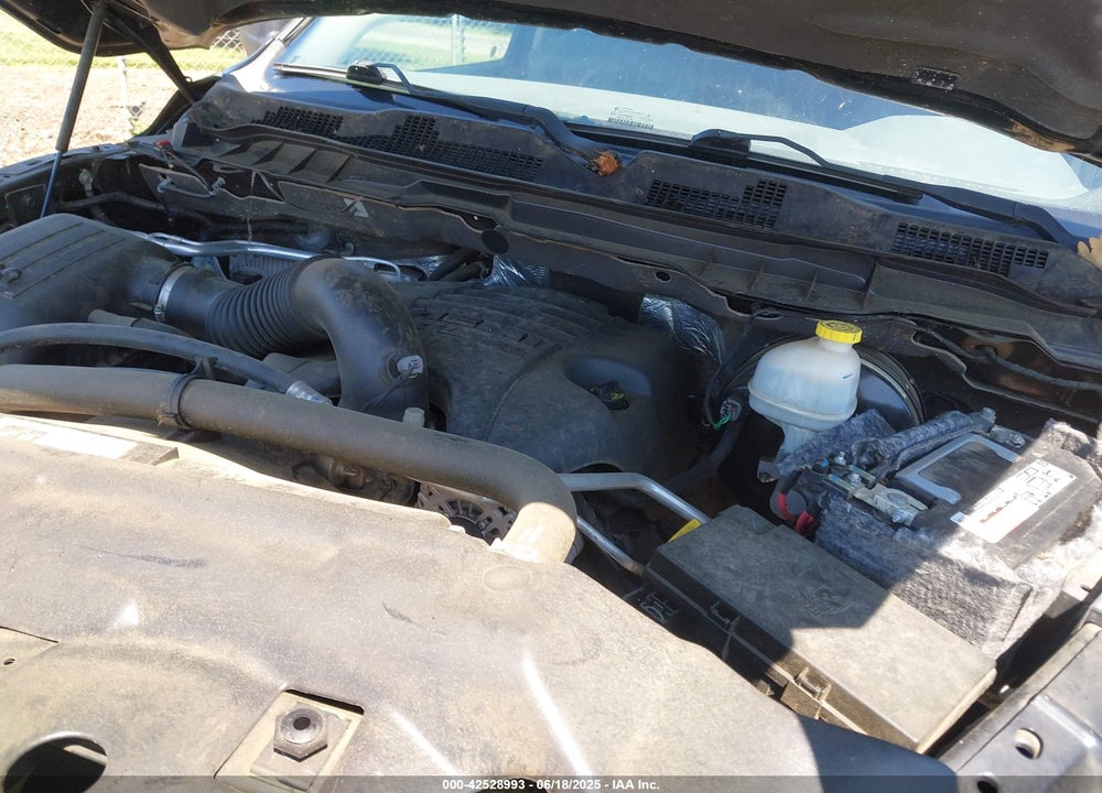 2015 RAM 1500 EXPRESS VIN: 3C6JR6AT8FG564027