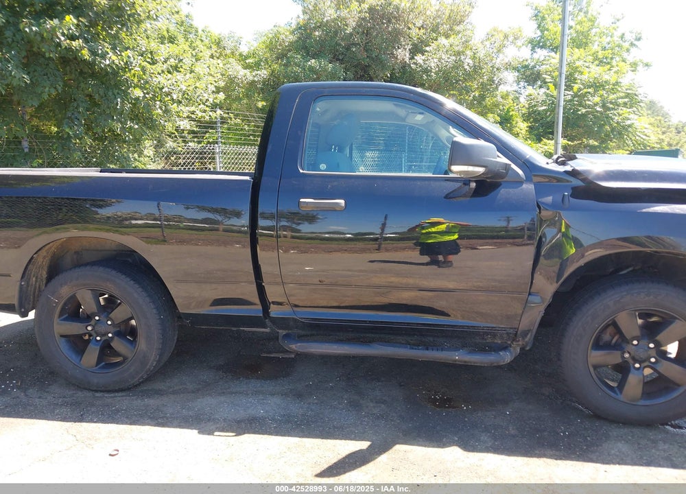 2015 RAM 1500 EXPRESS VIN: 3C6JR6AT8FG564027