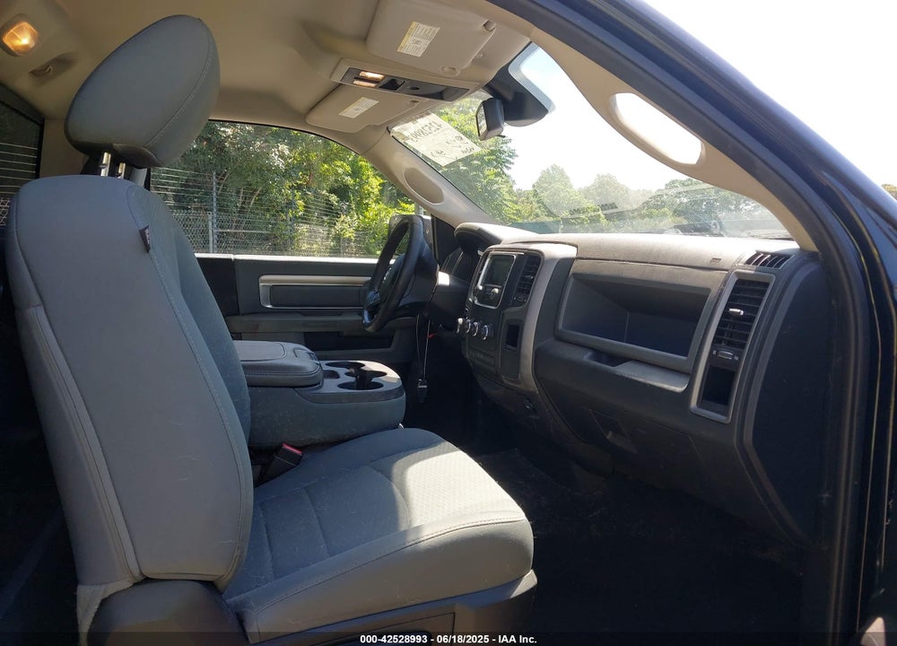 2015 RAM 1500 EXPRESS VIN: 3C6JR6AT8FG564027
