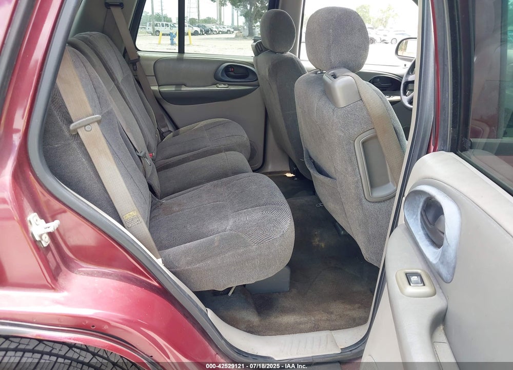 2004 CHEVROLET TRAILBLAZER LS VIN: 1GNDS13S442270428