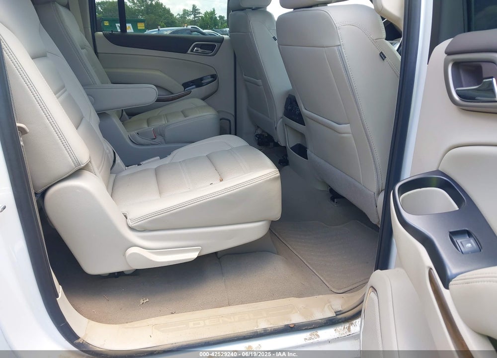 2020 GMC YUKON XL 4WD DENALI VIN: 1GKS2HKJ8LR156914