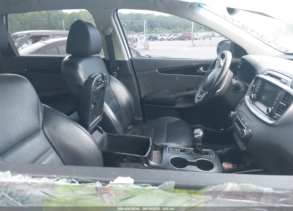2019 KIA SORENTO VIN: 5XYPH4A50KG521273