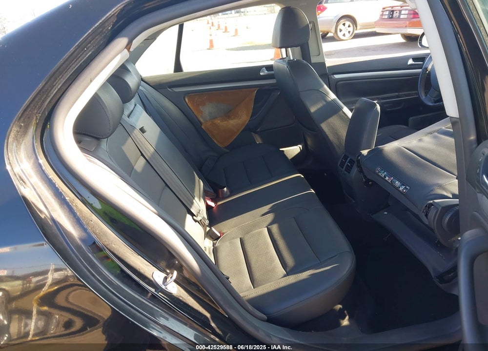 2008 VOLKSWAGEN JETTA VIN: 3VWRZ71KX8M082752