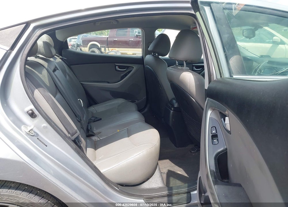 2015 HYUNDAI ELANTRA VIN: 5NPDH4AE0FH561225