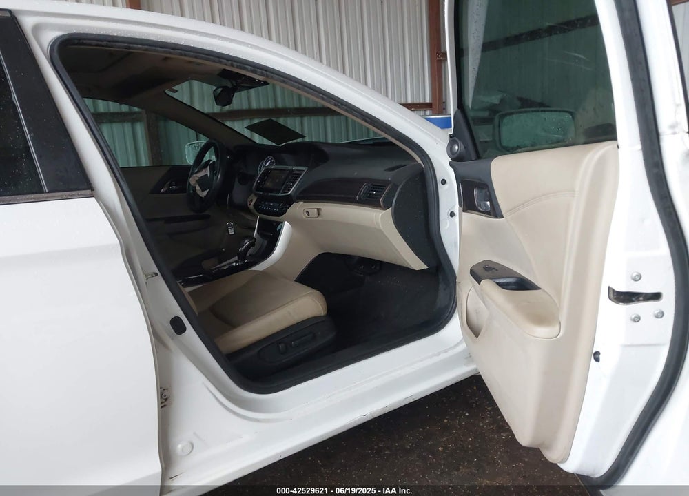 2016 HONDA ACCORD VIN: 1HGCR2F94GA004109