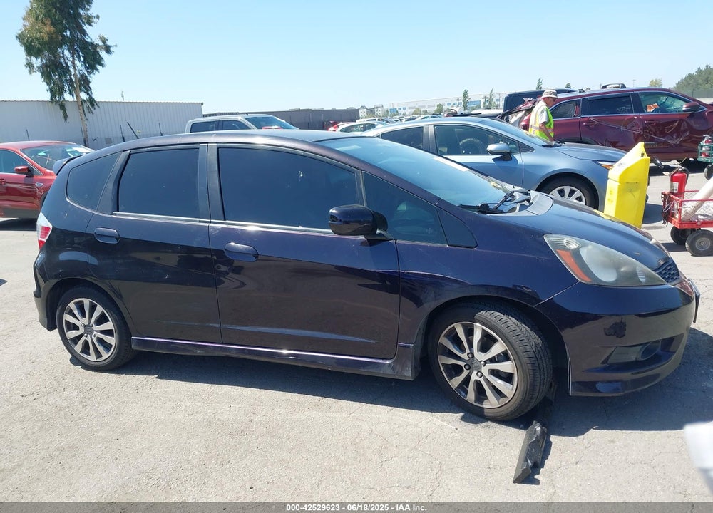 2013 HONDA FIT SPORT VIN: JHMGE8H53DC006960
