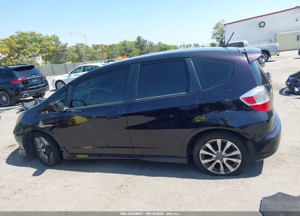 2013 HONDA FIT SPORT VIN: JHMGE8H53DC006960