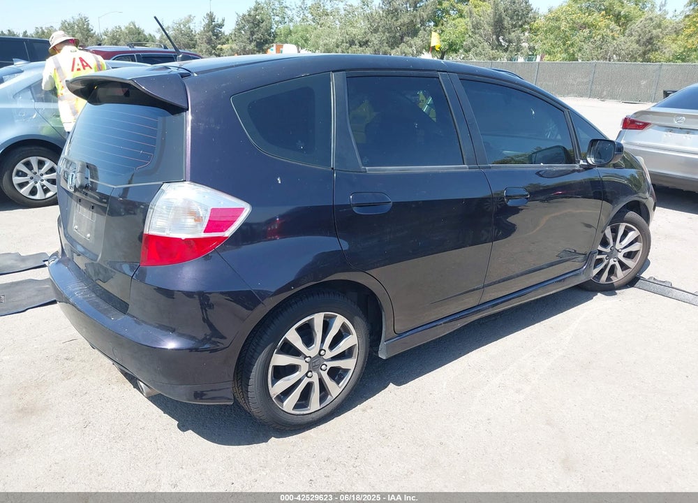 2013 HONDA FIT SPORT VIN: JHMGE8H53DC006960