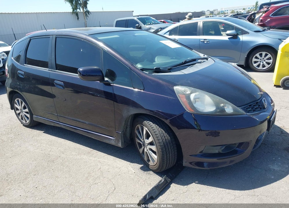 2013 HONDA FIT SPORT VIN: JHMGE8H53DC006960