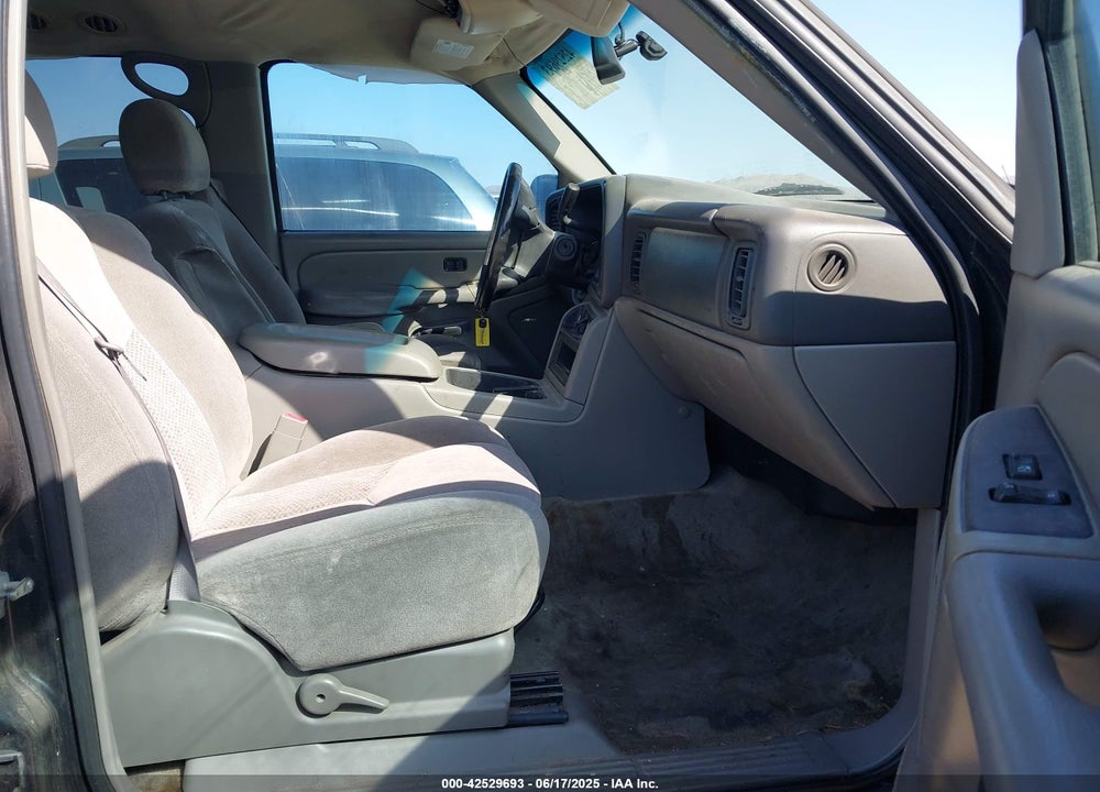 2005 CHEVROLET TAHOE LS VIN: 1GNEC13T75R269616