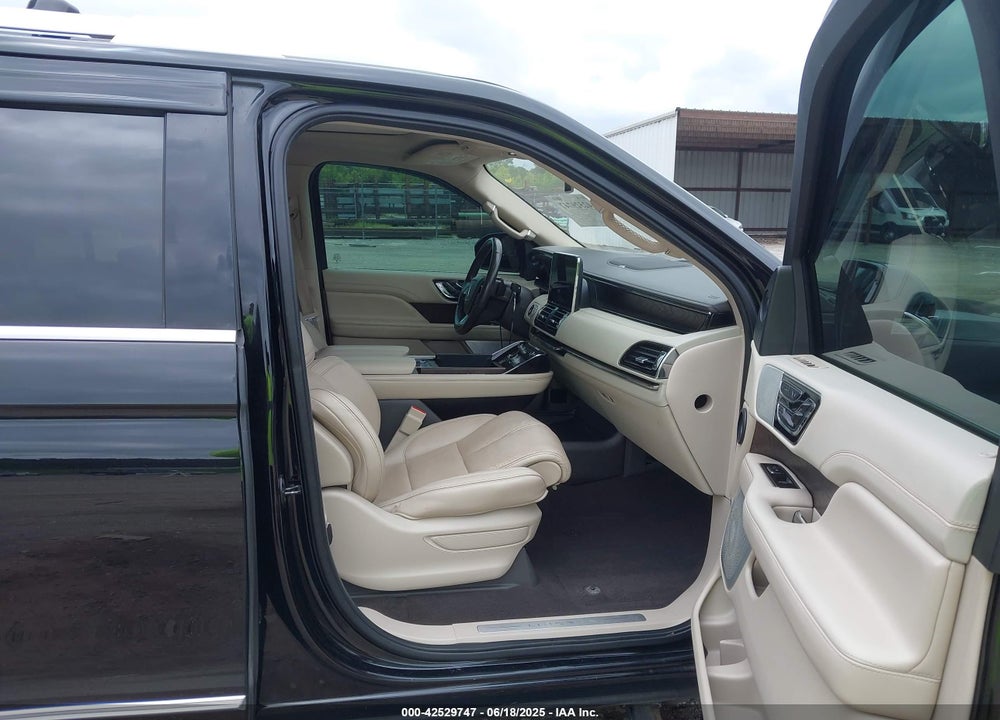 2018 LINCOLN NAVIGATOR L VIN: 5LMJJ3LT4JEL19312